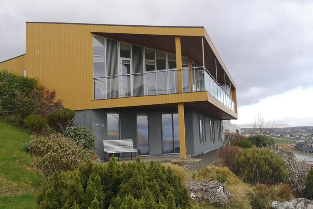 Large Apartment With Fabulous View Of Torshavn Exterior photo