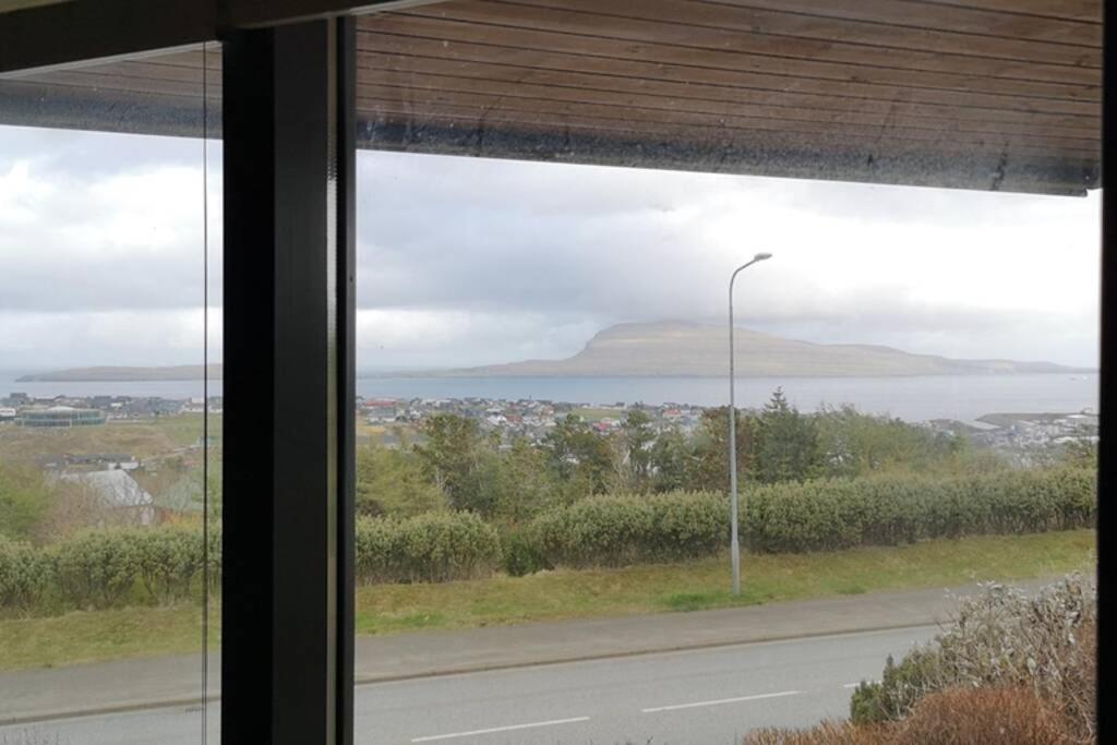 Large Apartment With Fabulous View Of Torshavn Exterior photo