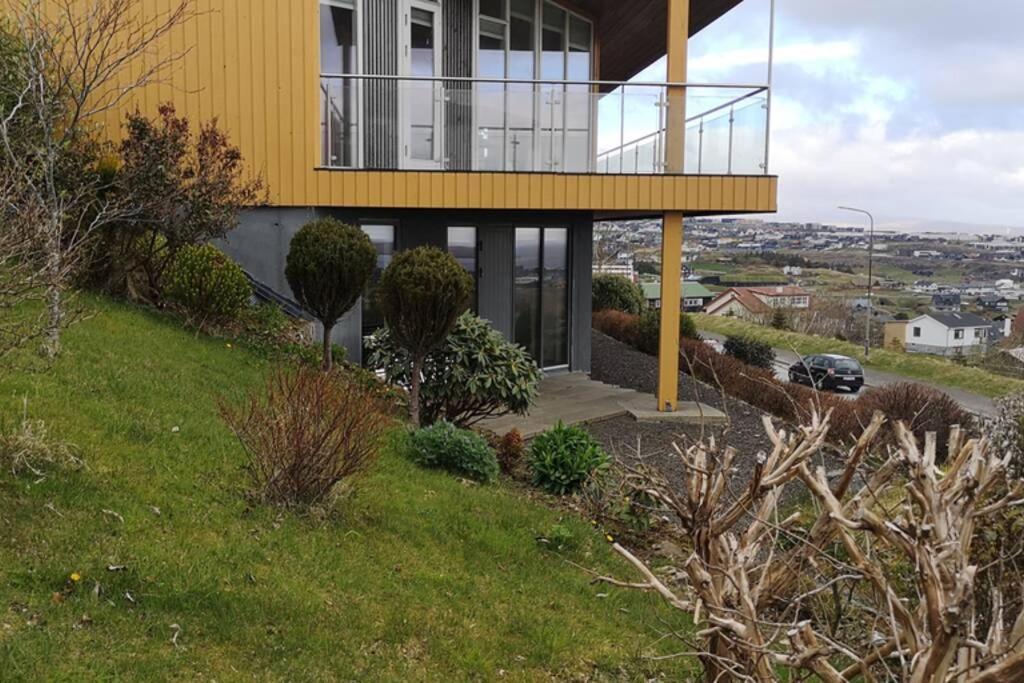 Large Apartment With Fabulous View Of Torshavn Exterior photo