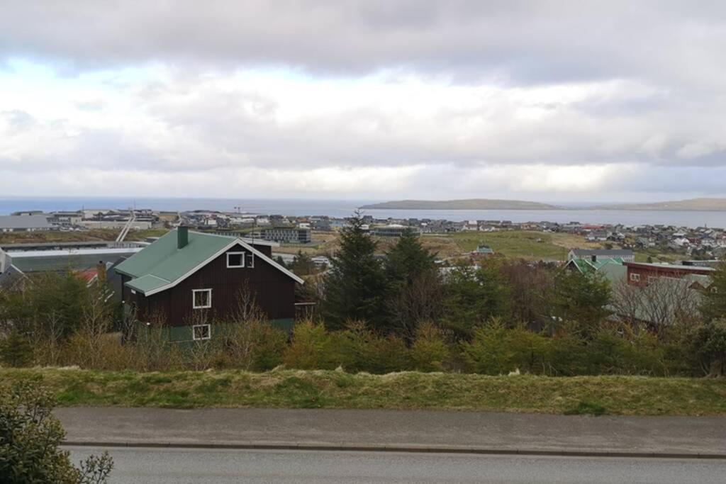 Large Apartment With Fabulous View Of Torshavn Exterior photo